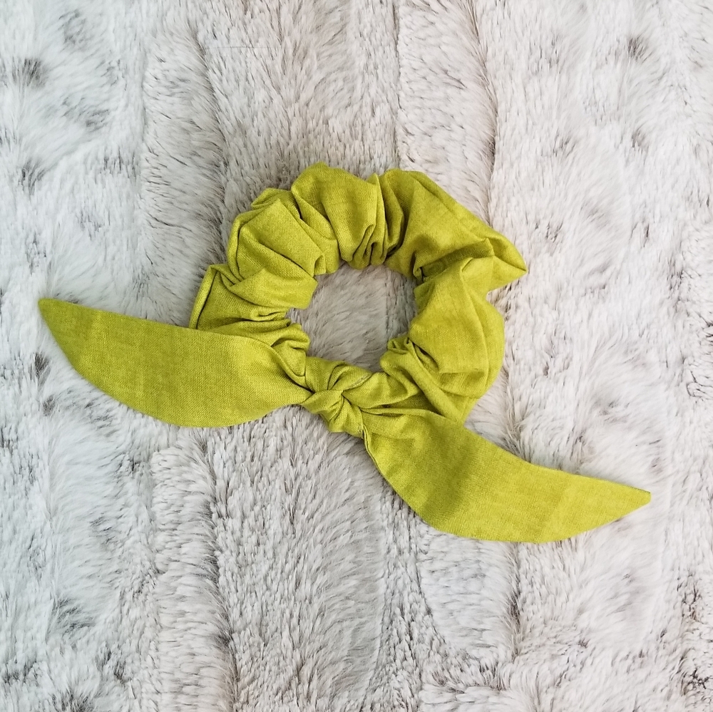 FREE WITH PURCHASE linen scrunchie